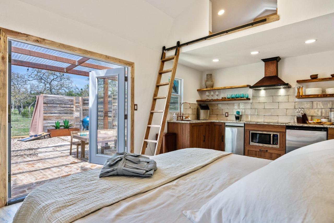 Romantic Tiny Luxury Retreat W Heated Pool, Sauna N Outdoor Shower In Wimberley 10 Acres Exterior foto